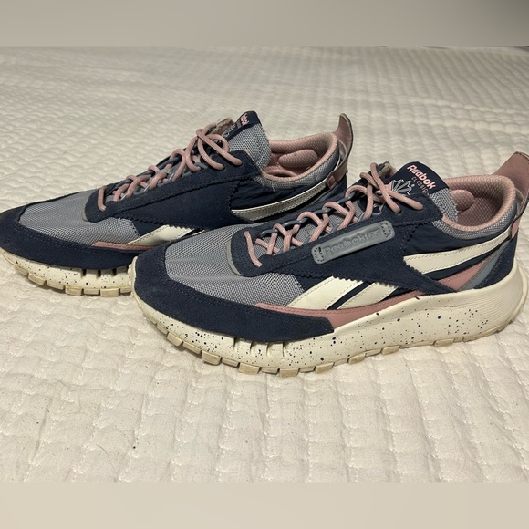 REEBOK CLASSIC WOMENS RUNNING SHOE - Picture 1 of 5